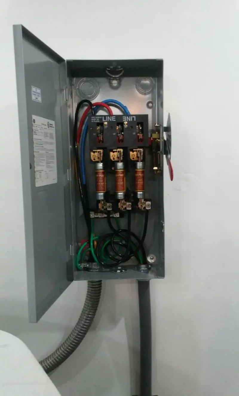 Three-phase disconnect switch installed for Smoke Detector Installation in Marseilles
